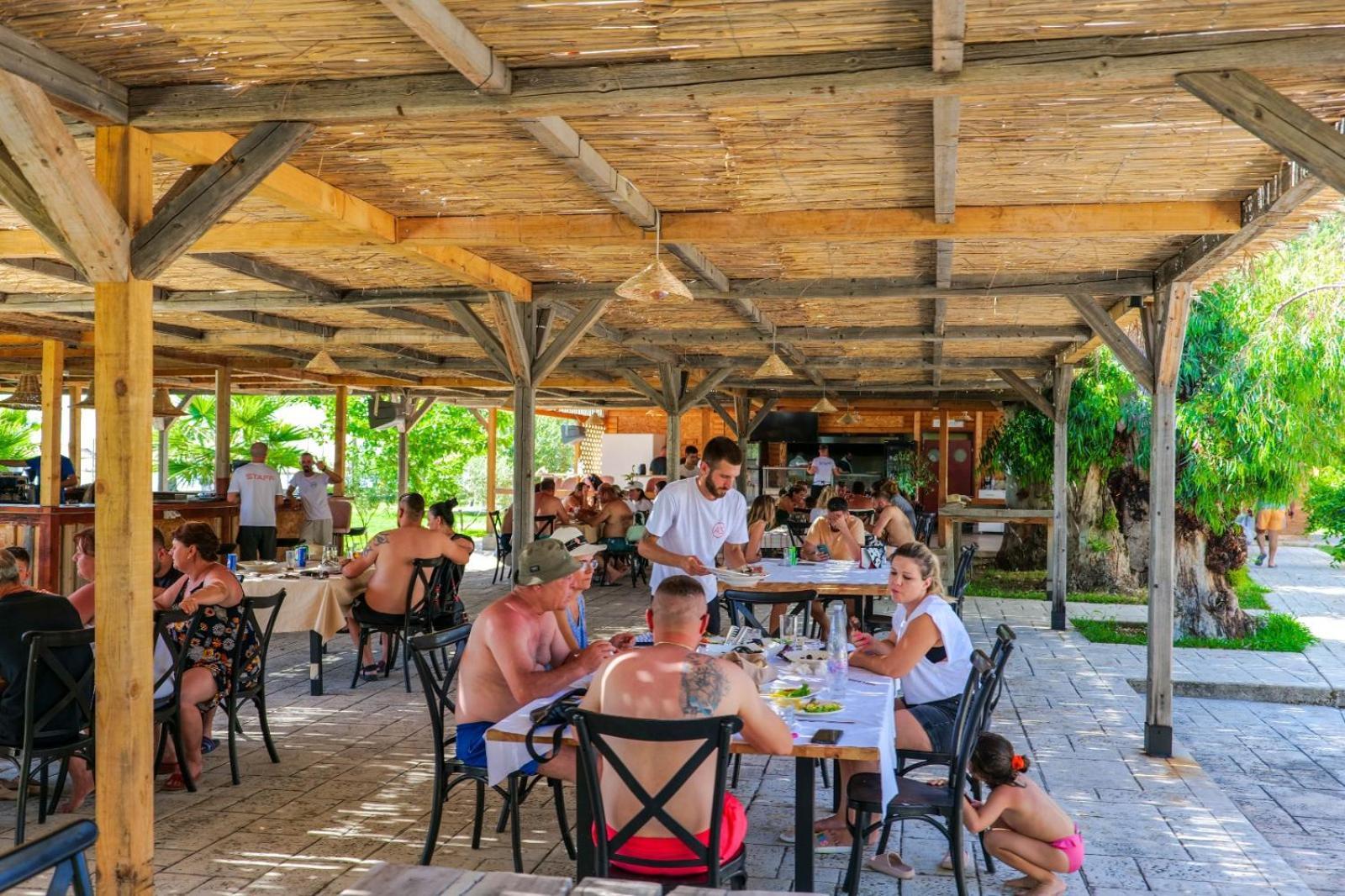 Bunec Beach Resort Piqeras 외부 사진